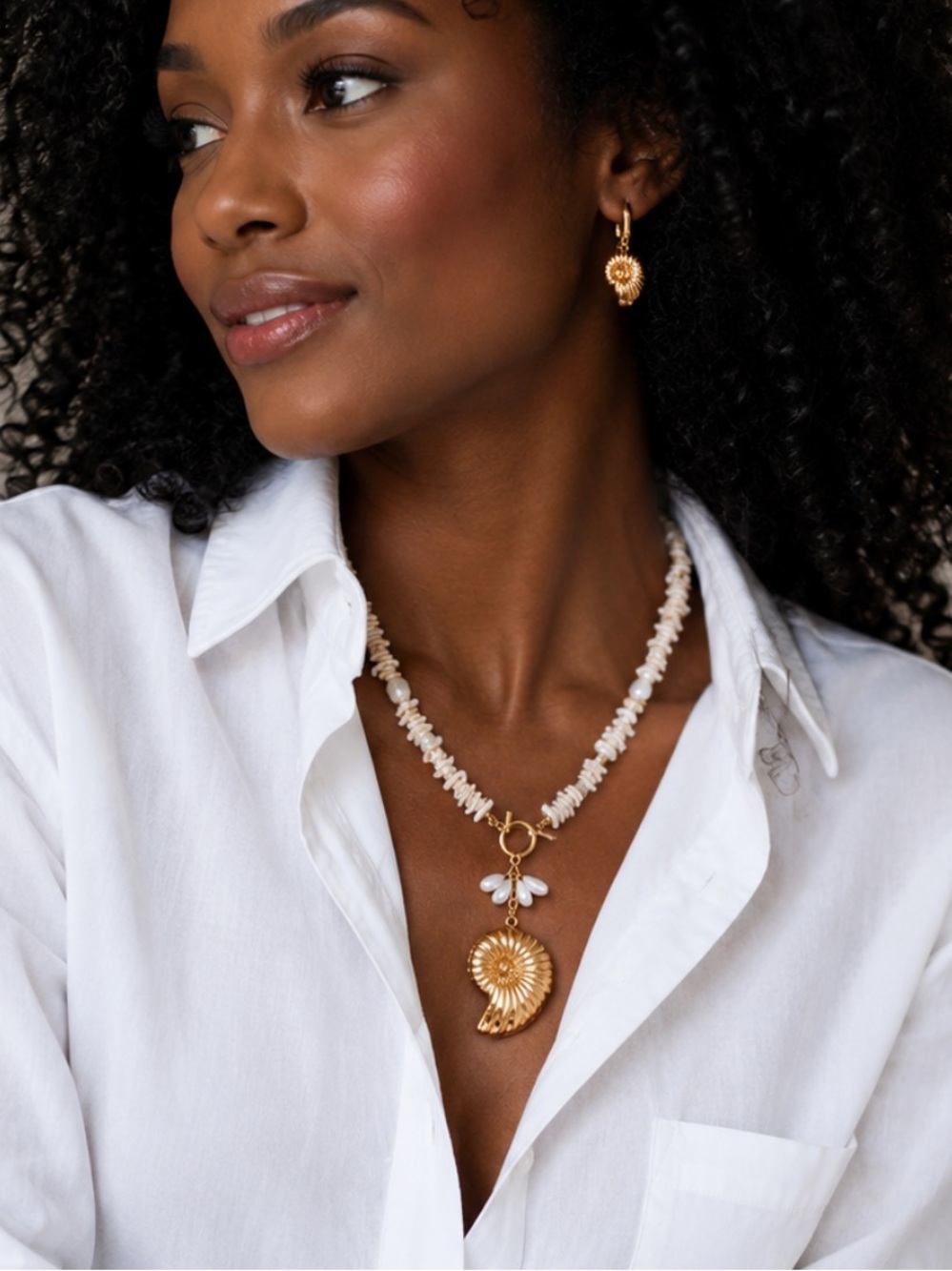 New! Coastal Neutral Beaded Pearl Gold Shell Necklace NWOT 3018